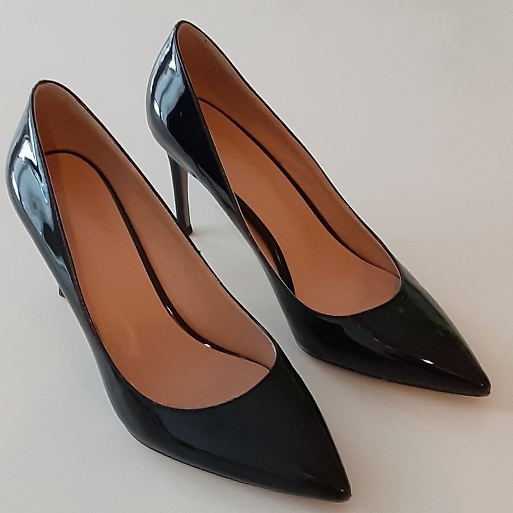 Classic Black Patent Pumps size 7 3.5" heel